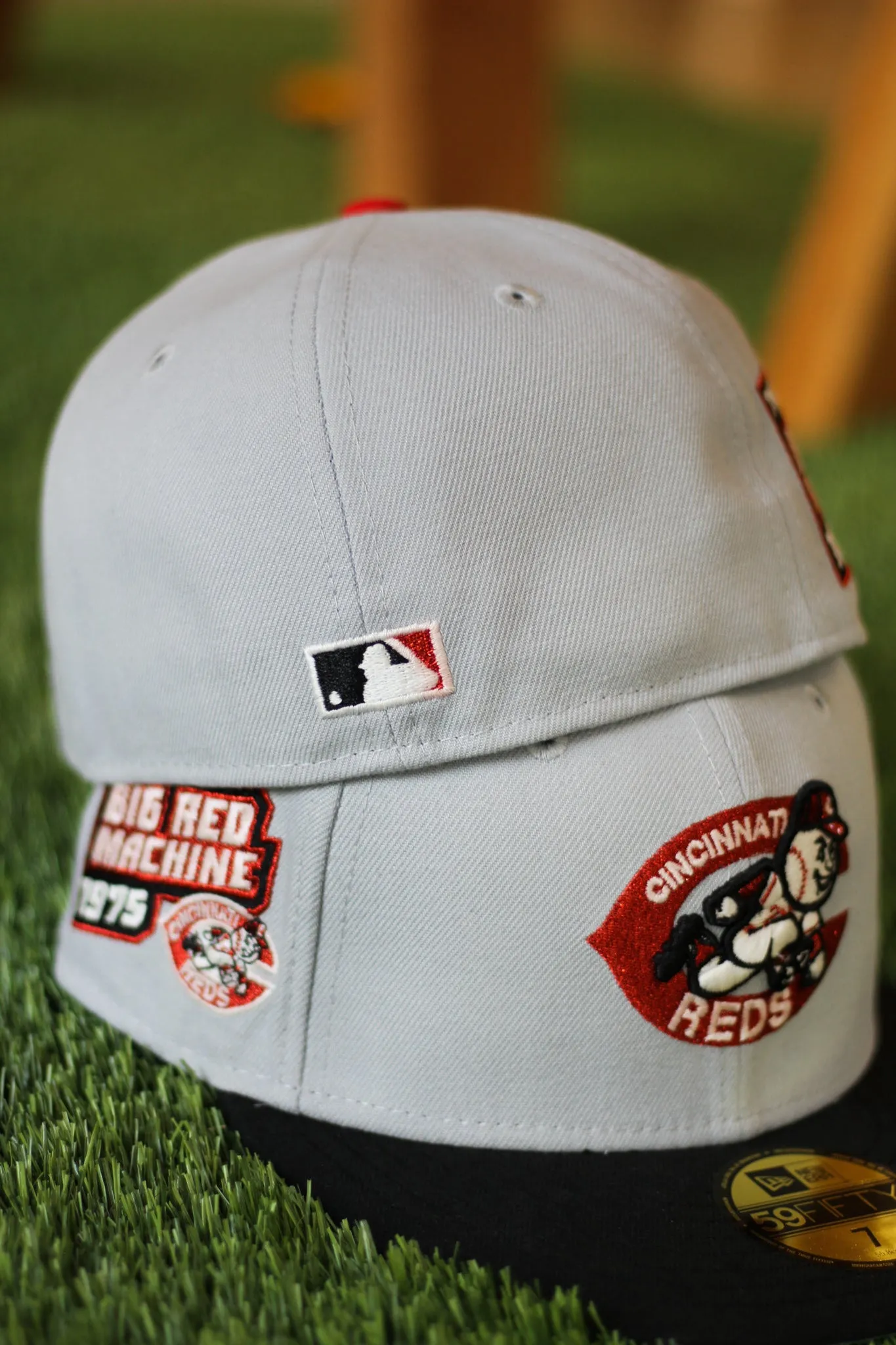 1975 CINCINNATI REDS GREY/BLACK TWO TONE FITTED W/ GREY UNDER VISOR