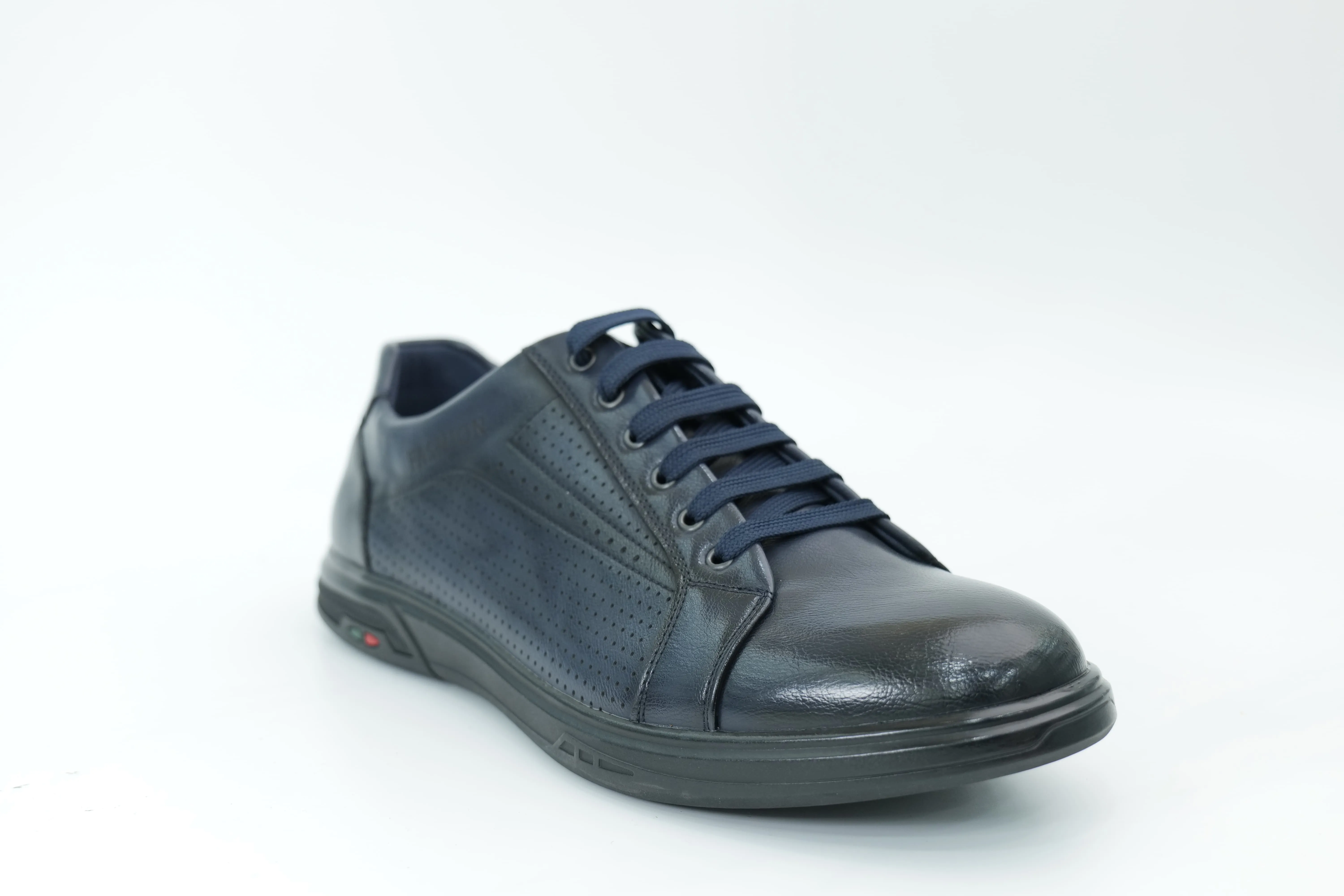 Casual shoes