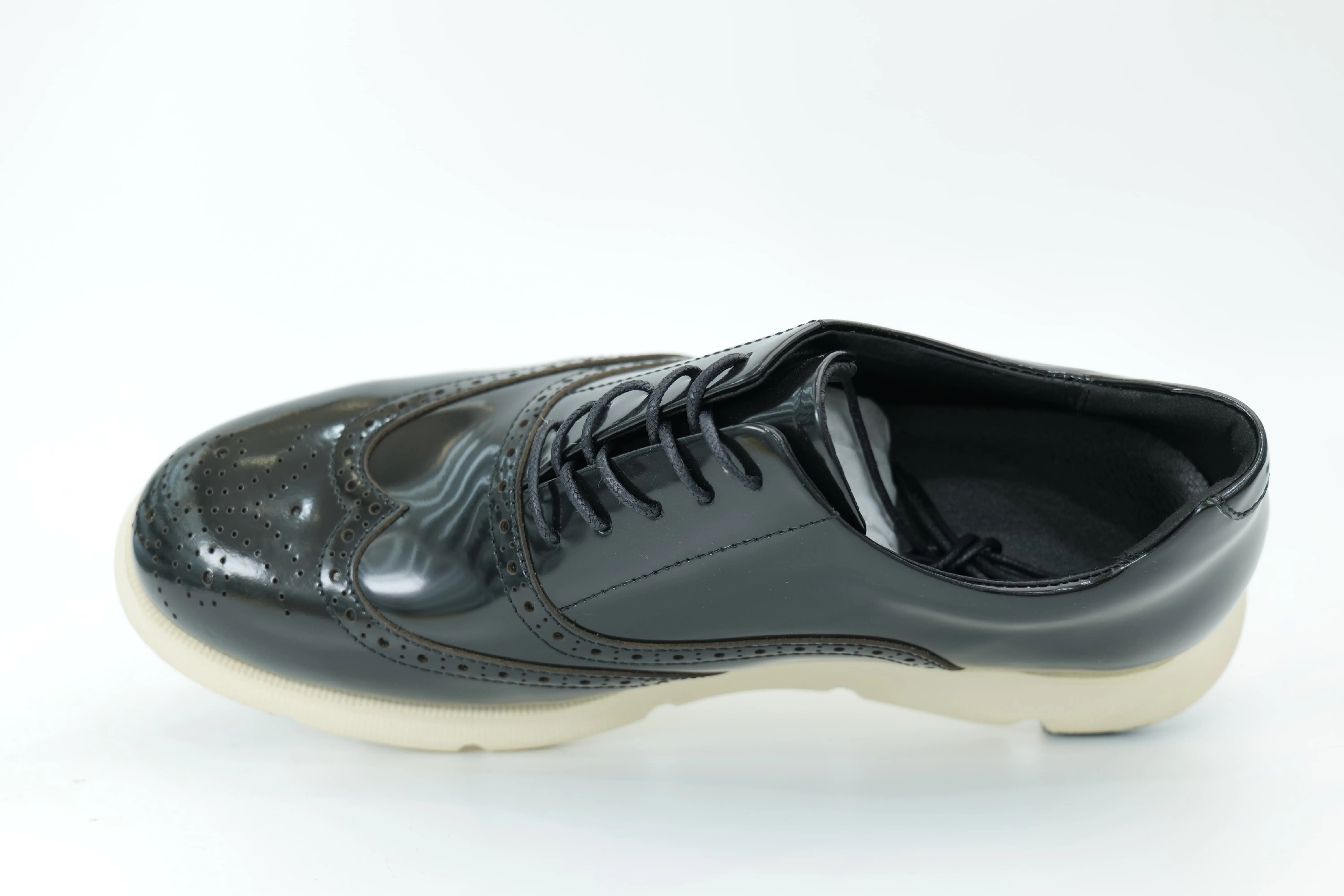 Casual shoes
