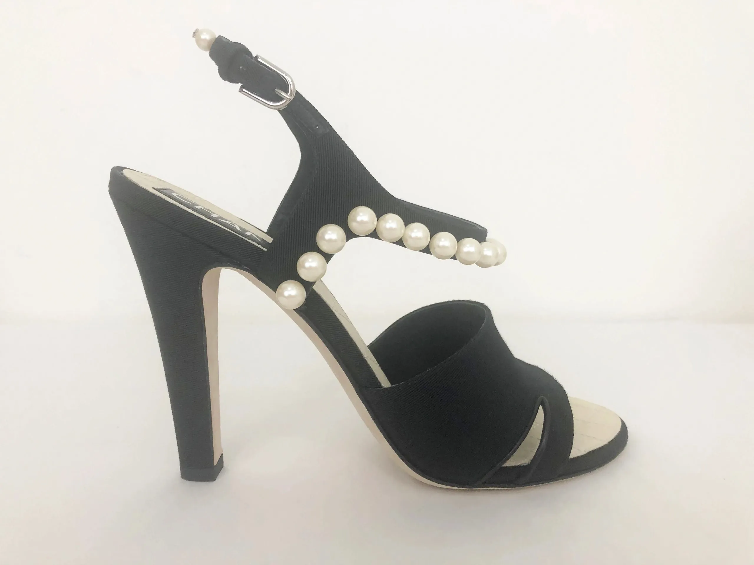 Chanel Pearl Accent Pump Size 40 T (10 Us)
