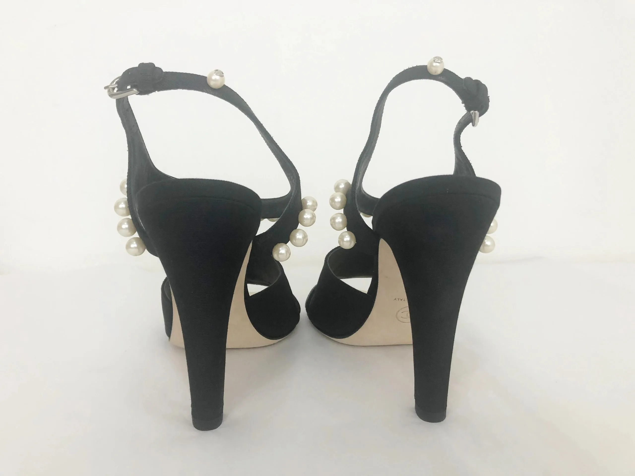Chanel Pearl Accent Pump Size 40 T (10 Us)