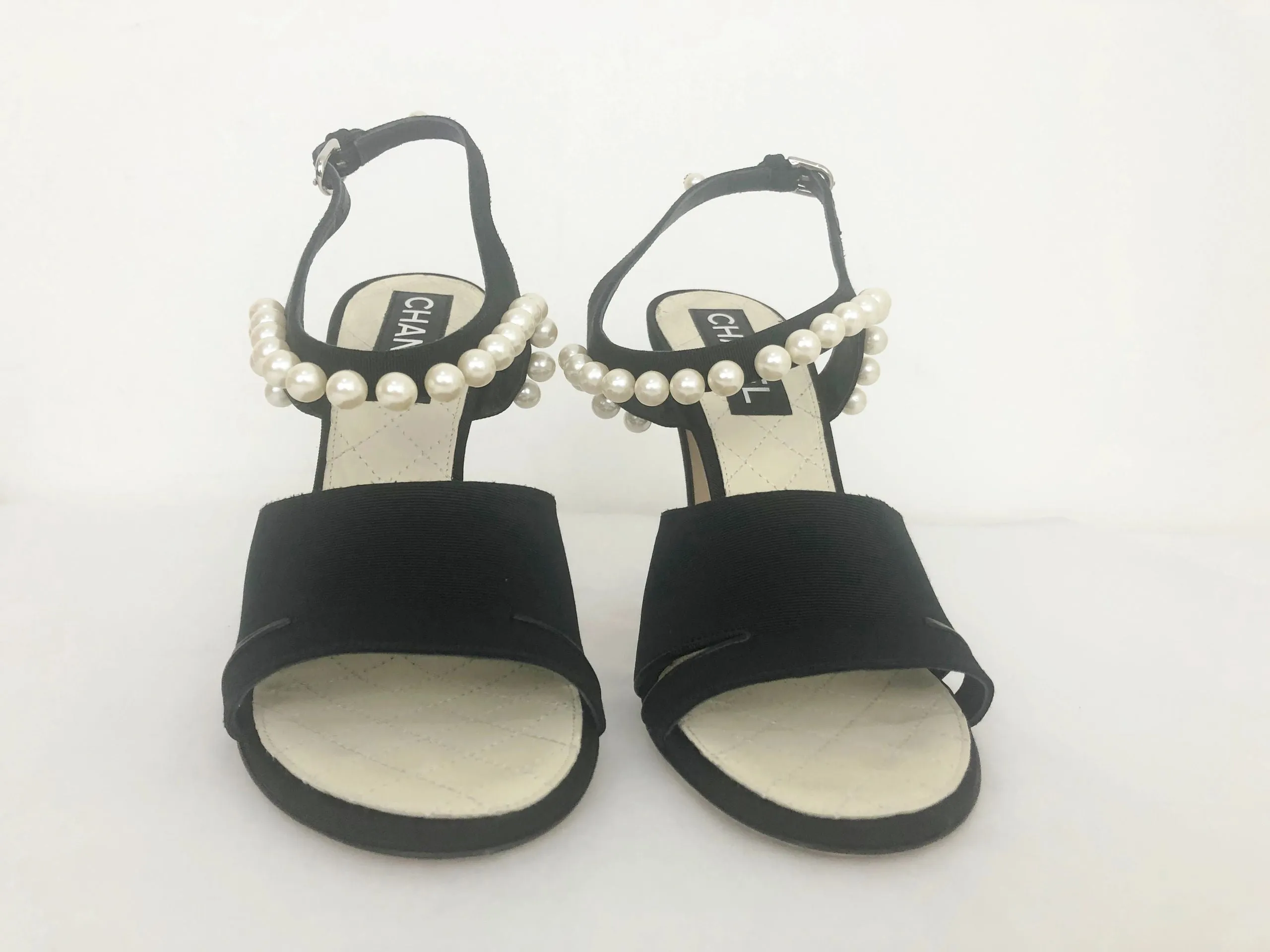 Chanel Pearl Accent Pump Size 40 T (10 Us)