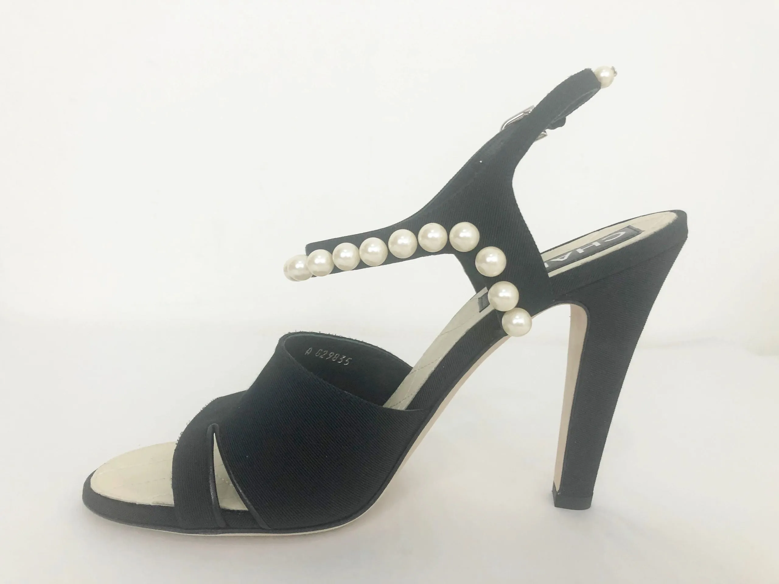 Chanel Pearl Accent Pump Size 40 T (10 Us)