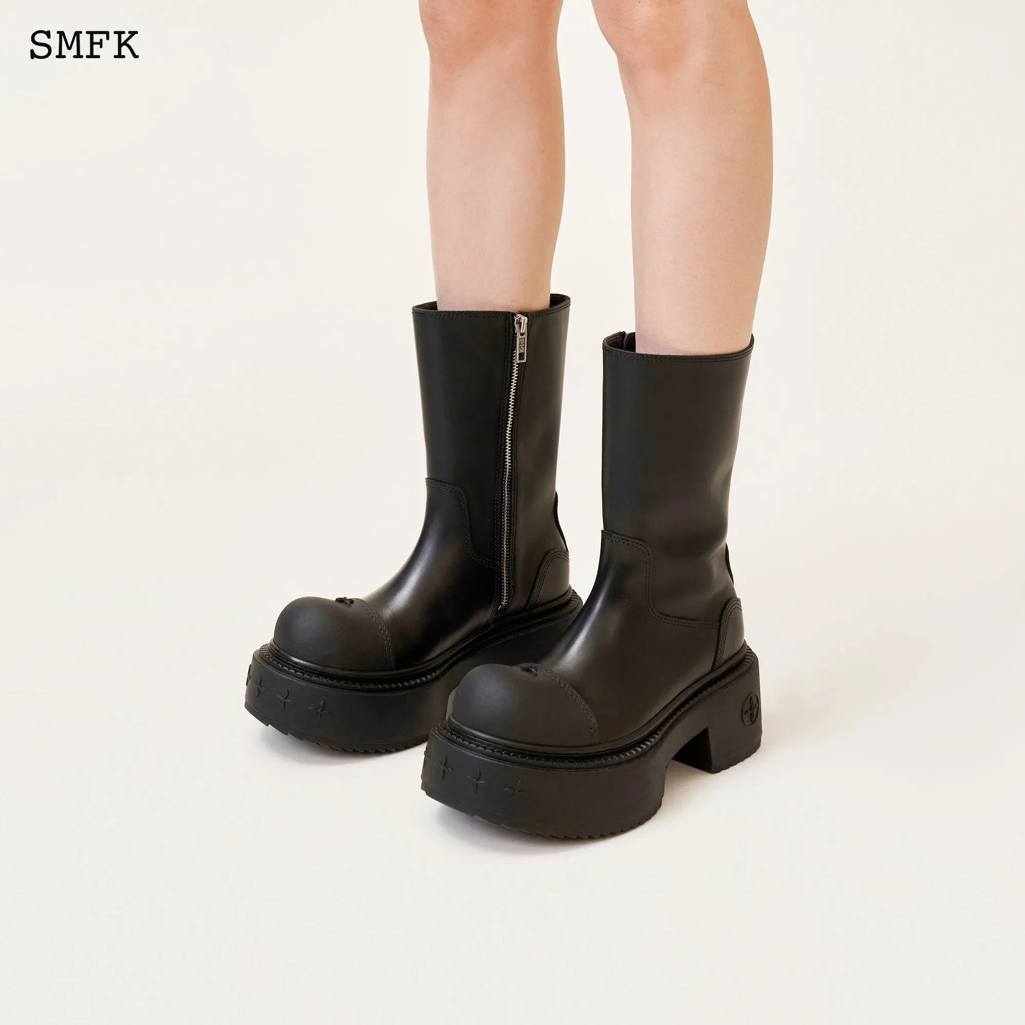COMPASS RIDER LOW BOOTS IN BLACK