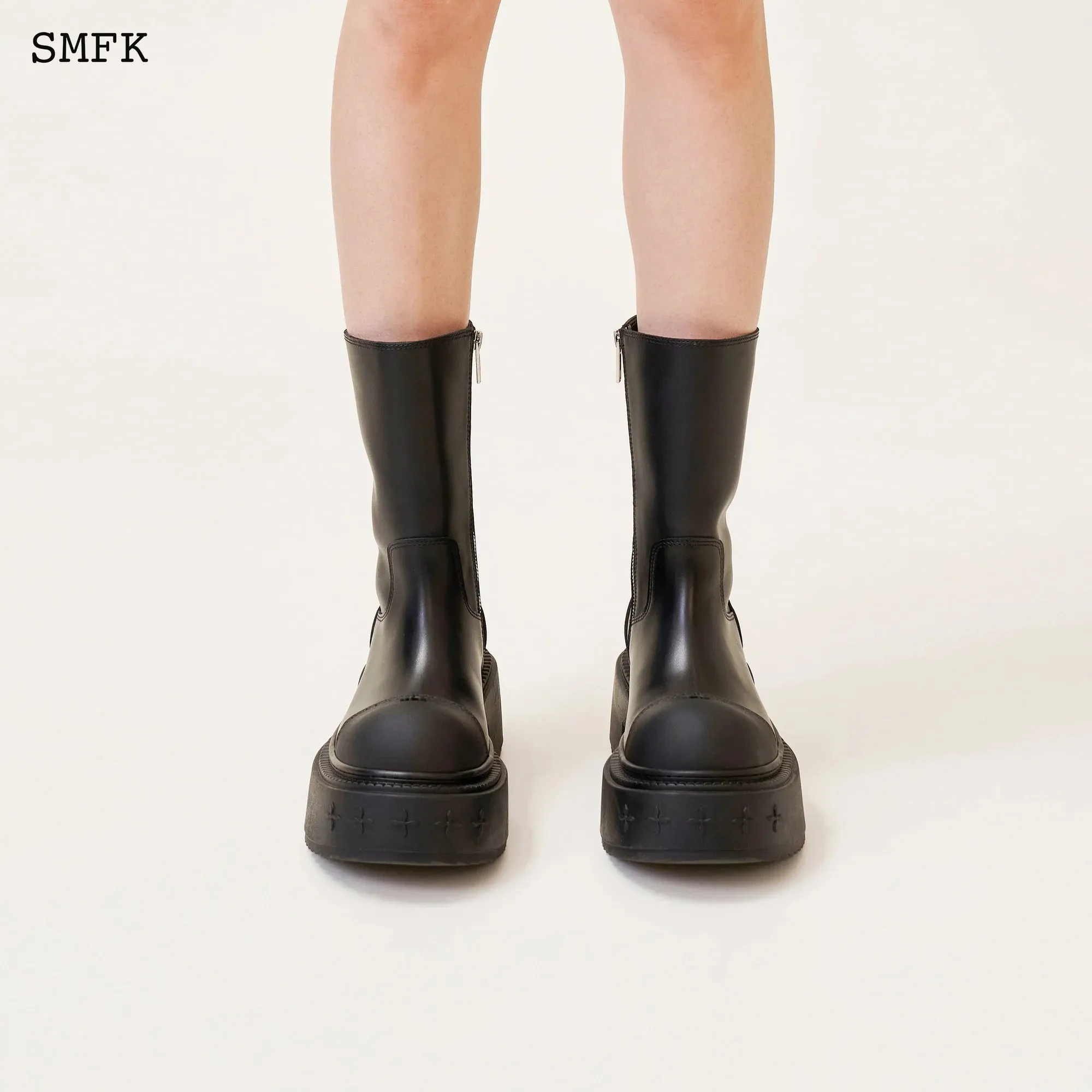 COMPASS RIDER LOW BOOTS IN BLACK