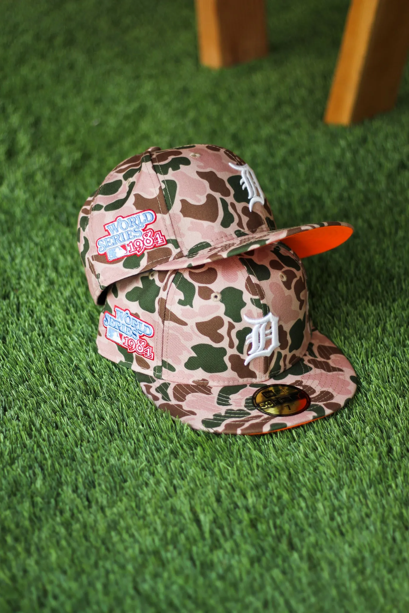 DETROIT TIGERS DUCK CAMO FITTED W/ ORANGE UNDER VISOR