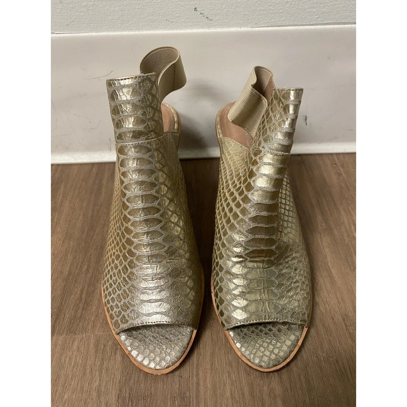 Donald J Pliner MEtallic Gold Sandal Mules Sz 0