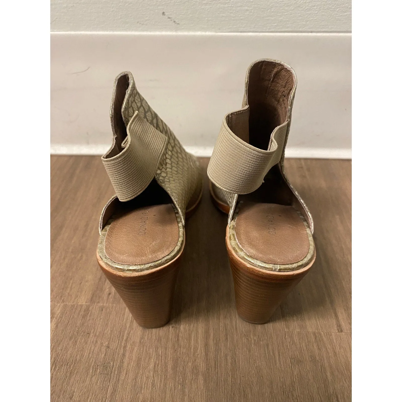 Donald J Pliner MEtallic Gold Sandal Mules Sz 0