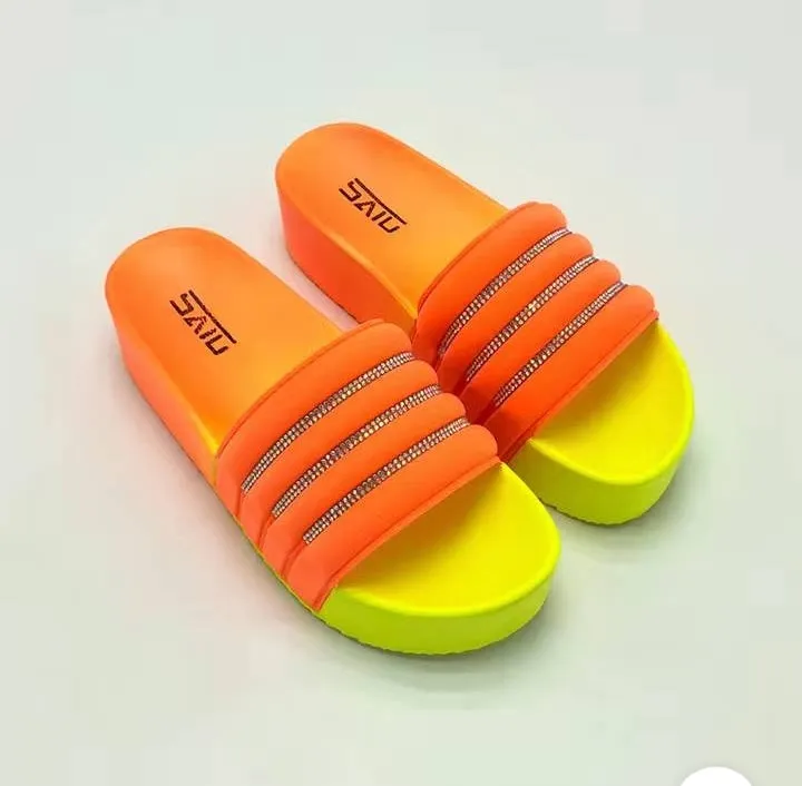 Fashion design lady shlippers tie-dye printed sandals neon rainbow colors shining diamonds luxury style outdoor women slides