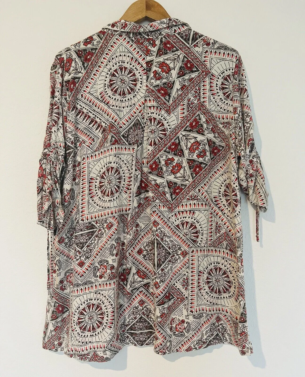 John Mark Shirt Womens Extra Large White Floral 1/2 Button Ruched Sleeve Tunic