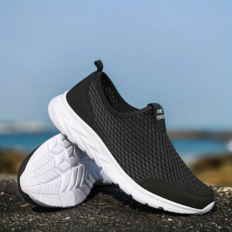Lightweight and breathable men's trainers