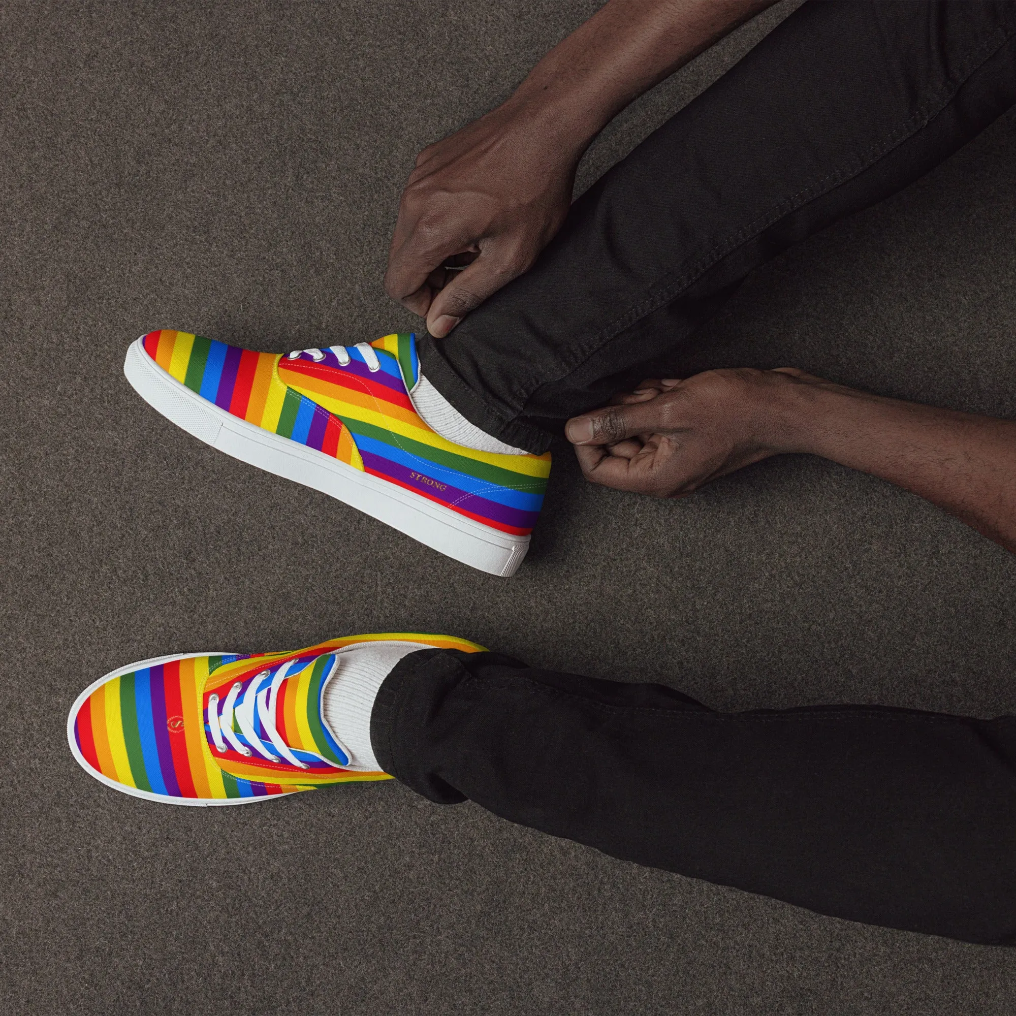 Men’s lace-up canvas shoes