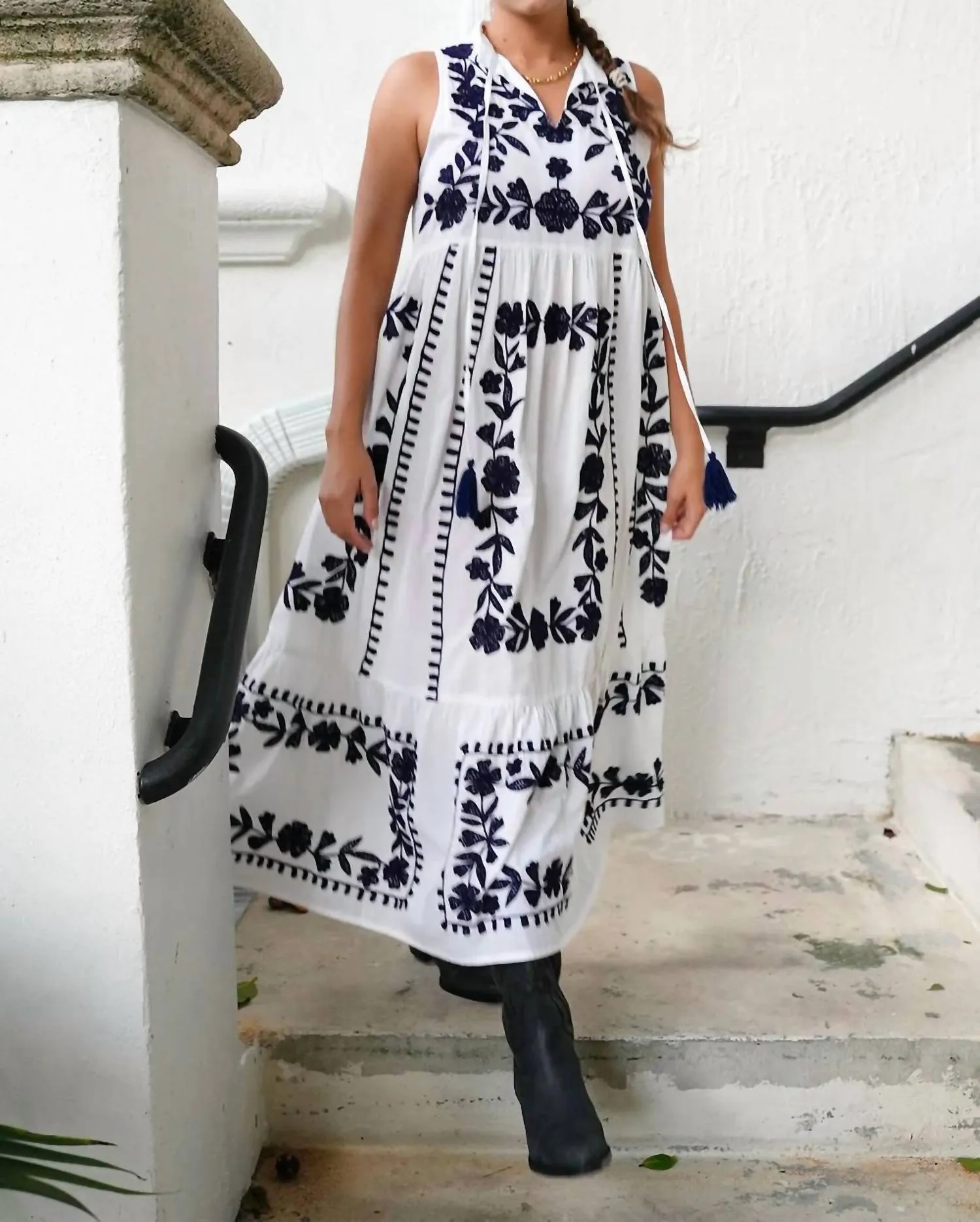 Mila Dress In White/navy