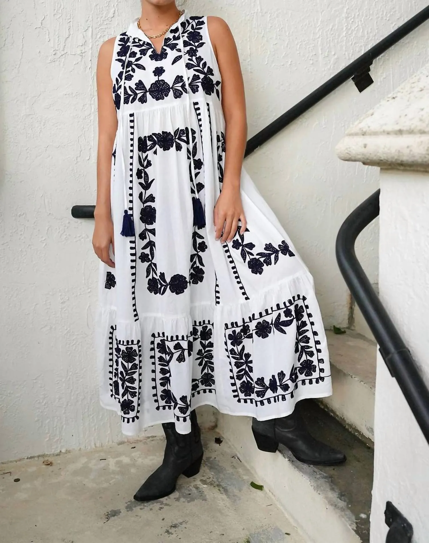 Mila Dress In White/navy