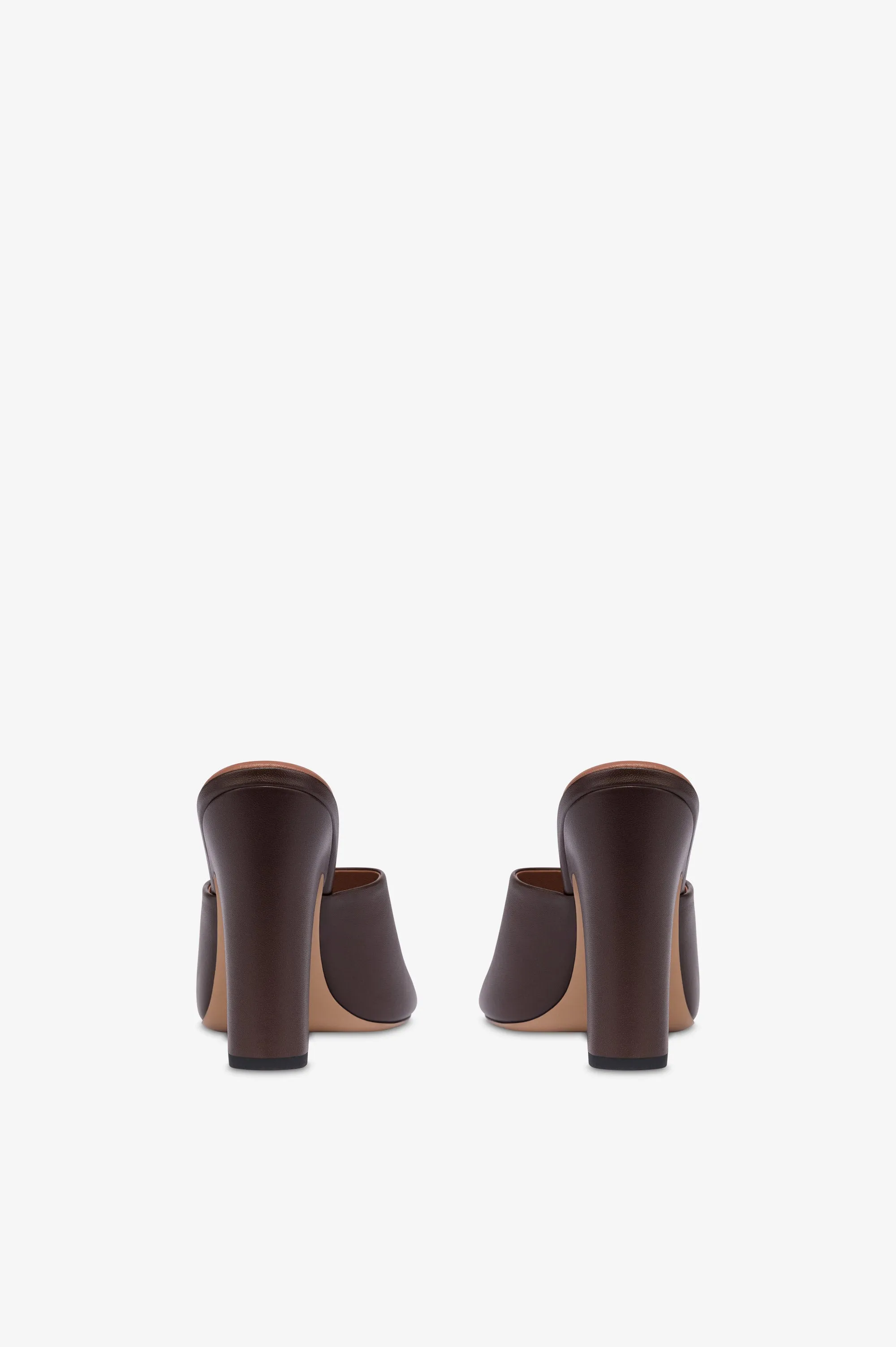 Mules in ebony leather