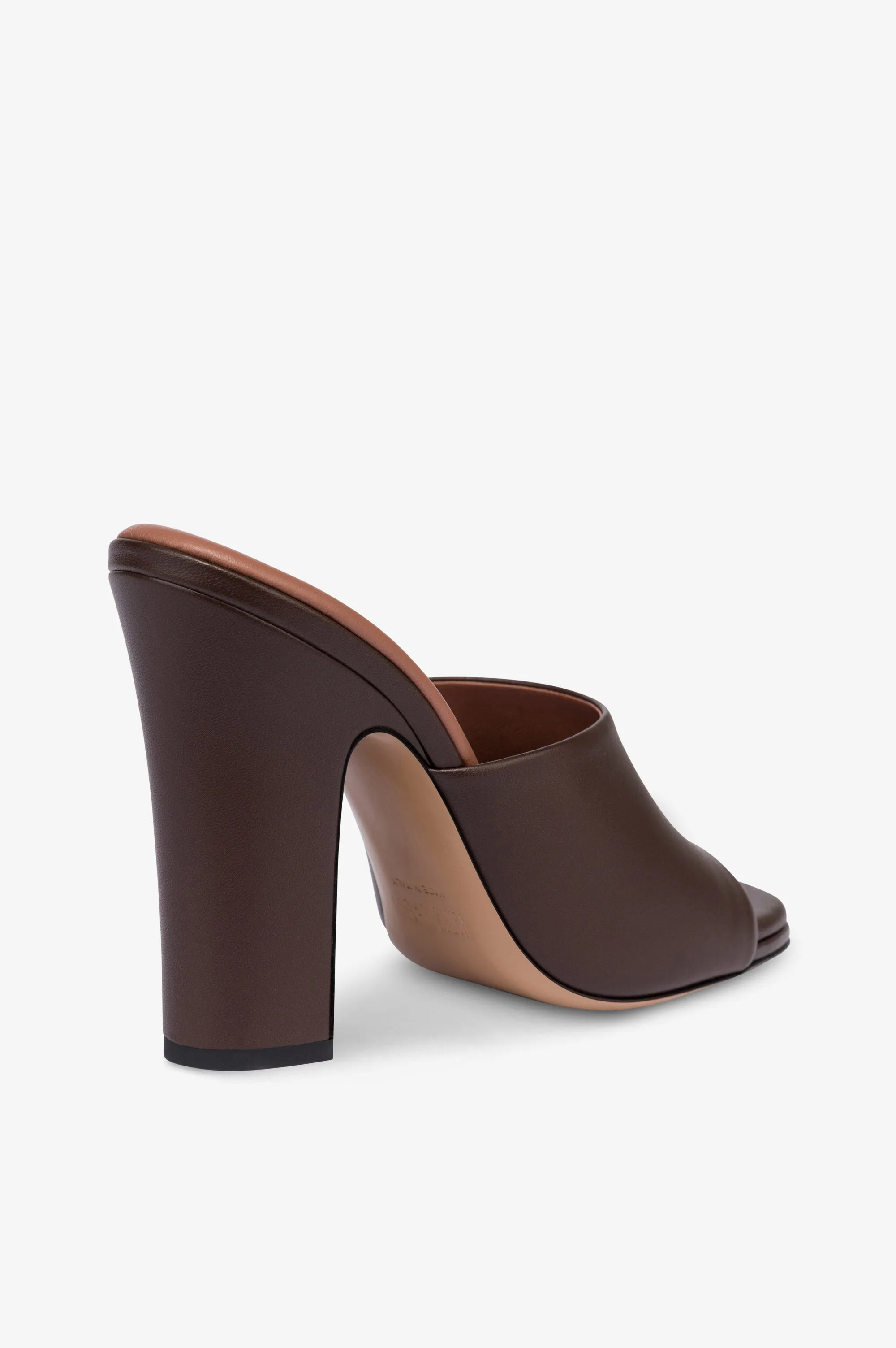 Mules in ebony leather