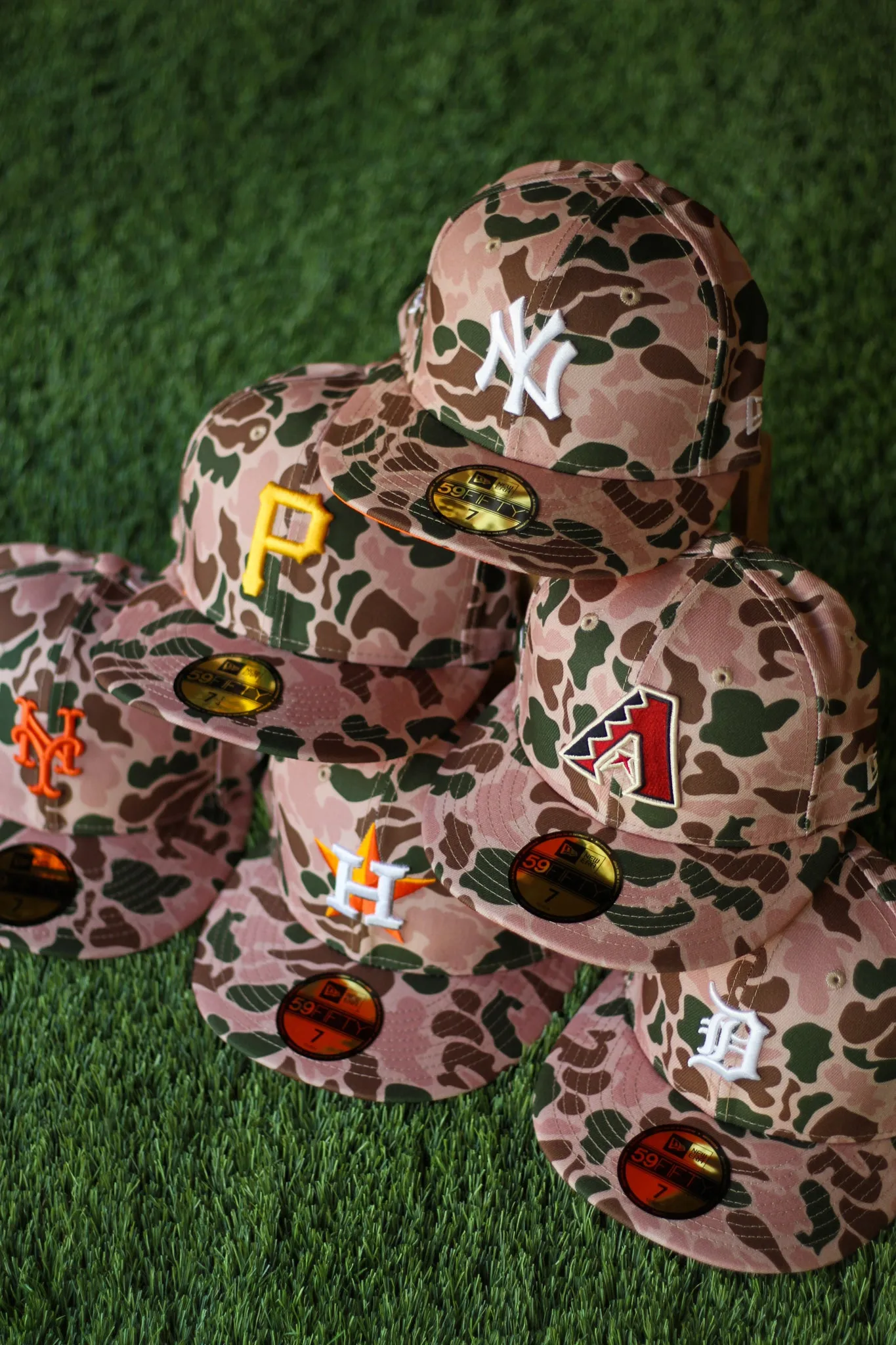 NEW YORK METS DUCK CAMO FITTED W/ ORANGE UNDER VISOR