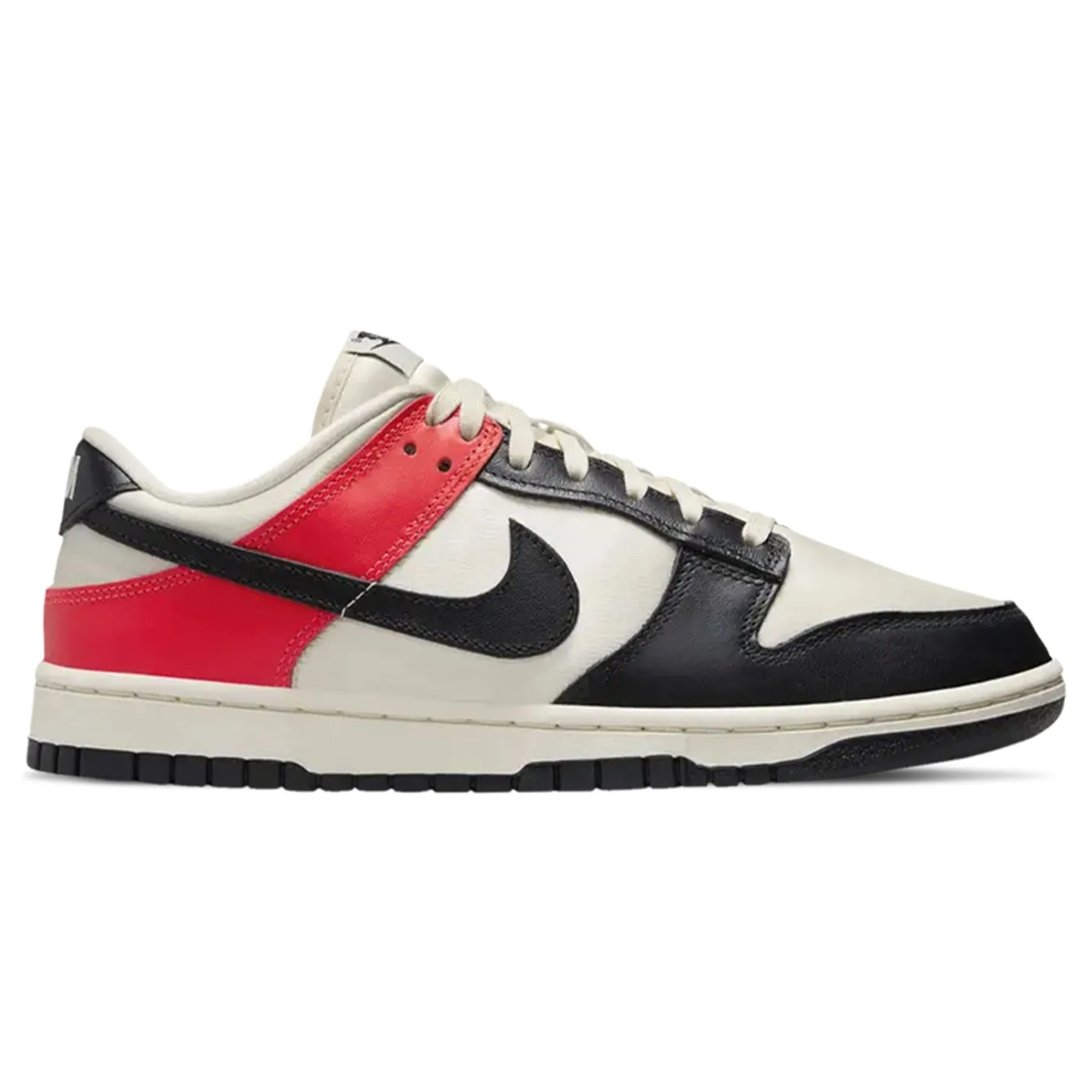 Nike Dunk Low SE Wmns 'Black Toe Bright Crimson'