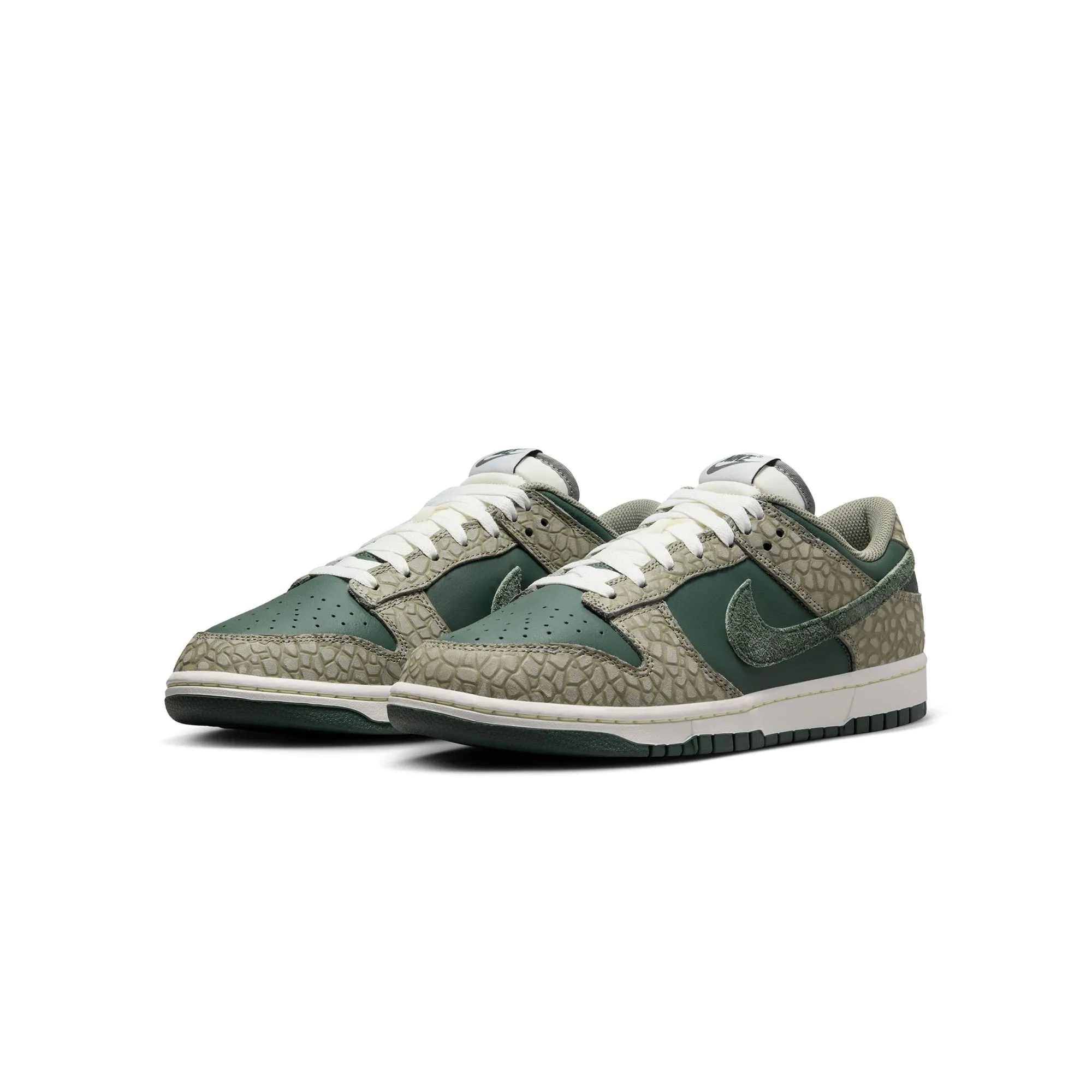 Nike Mens Dunk Low Retro Premium Shoes