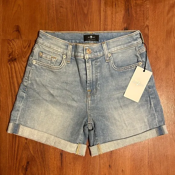NWT [7 For All Mankind] Broken Twill Mid Roll Short in Coco Privé