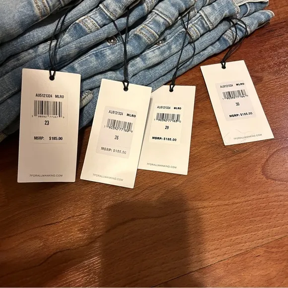 NWT [7 For All Mankind] Broken Twill Mid Roll Short in Coco Privé