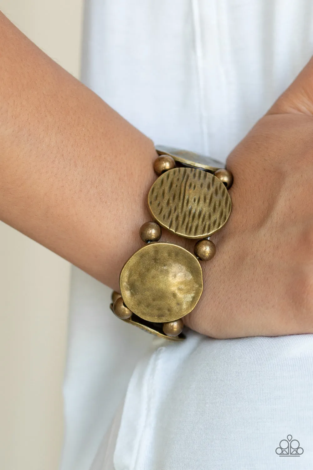 Paparazzi -Boldly Basic - Brass Bracelet