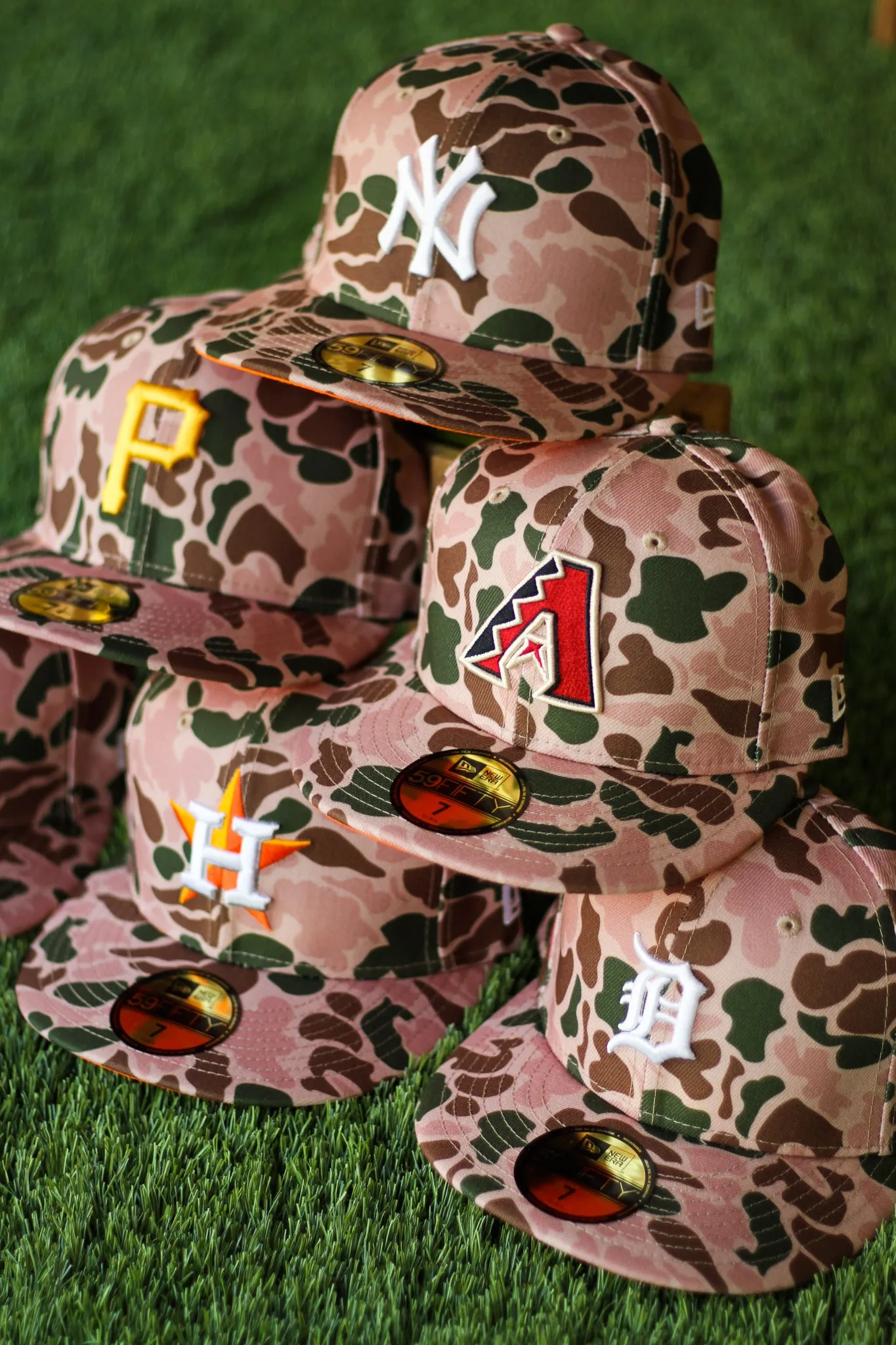 PITTSBURGH PIRATES DUCK CAMO FITTED W/ ORANGE UNDER VISOR