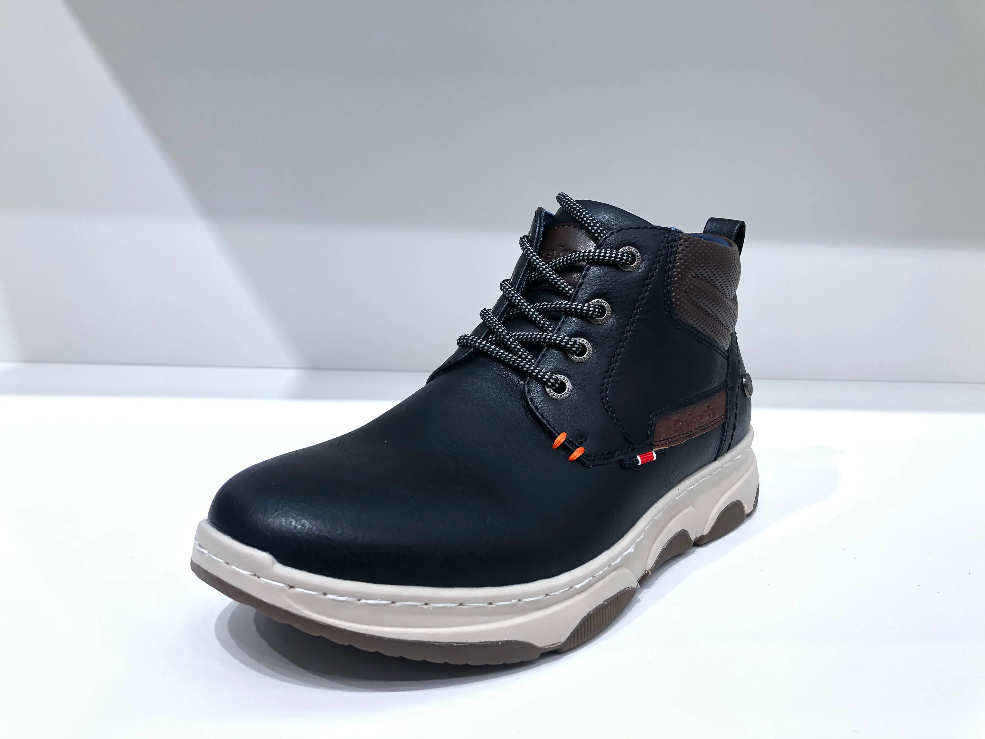 VENTURE BLACK