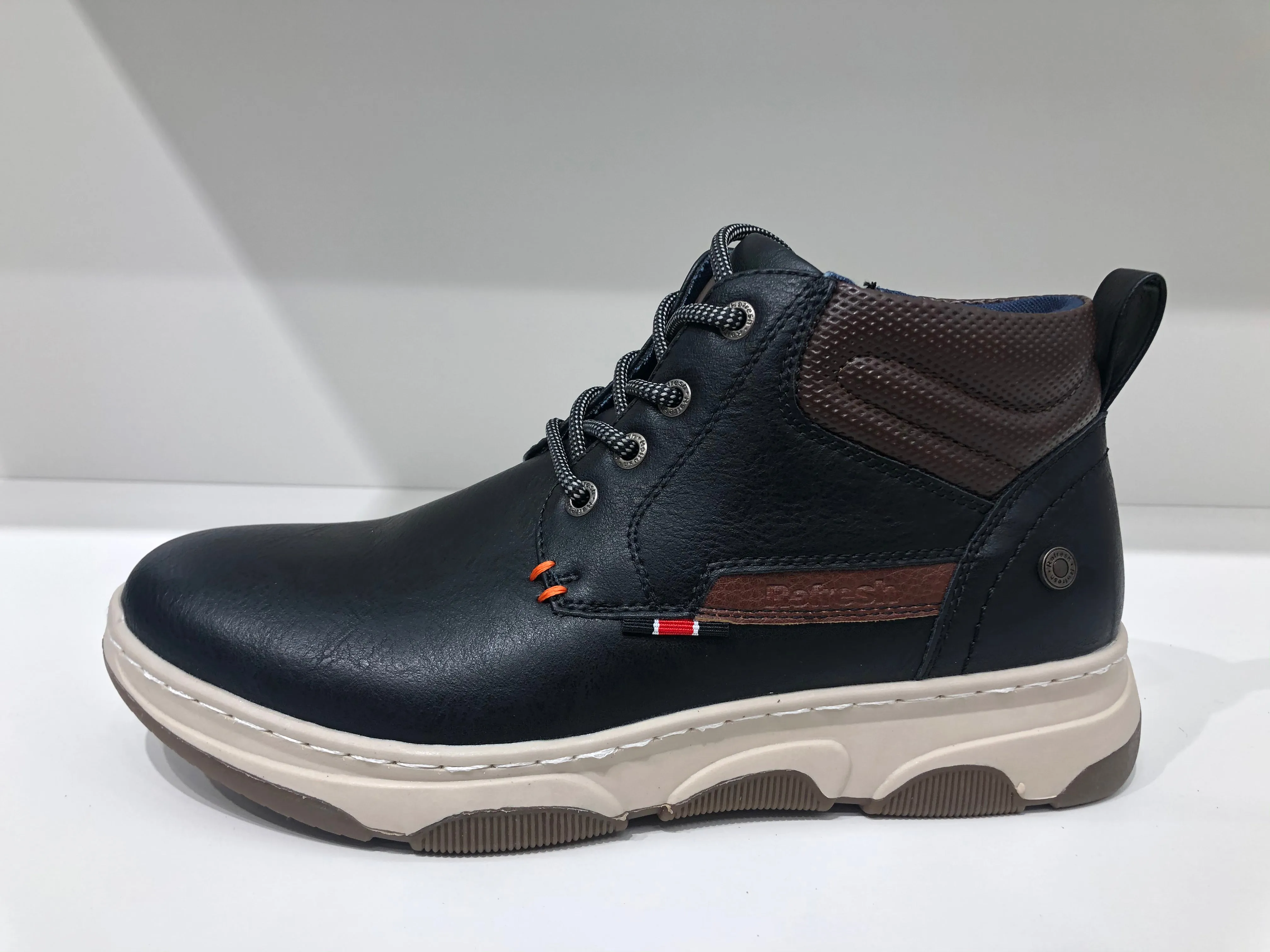VENTURE BLACK